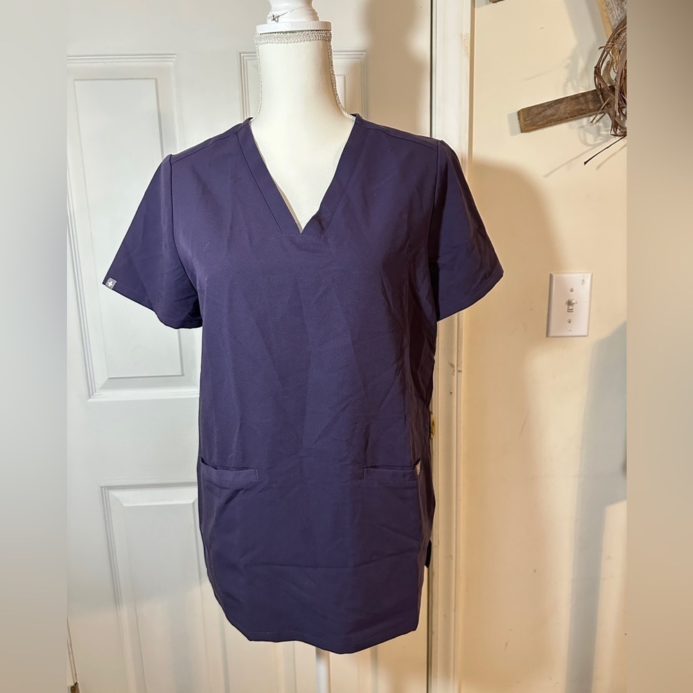 Figs medical field top size small color plum